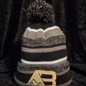 Burton snowboard winter beanie with pom-pom and embroidered mountain